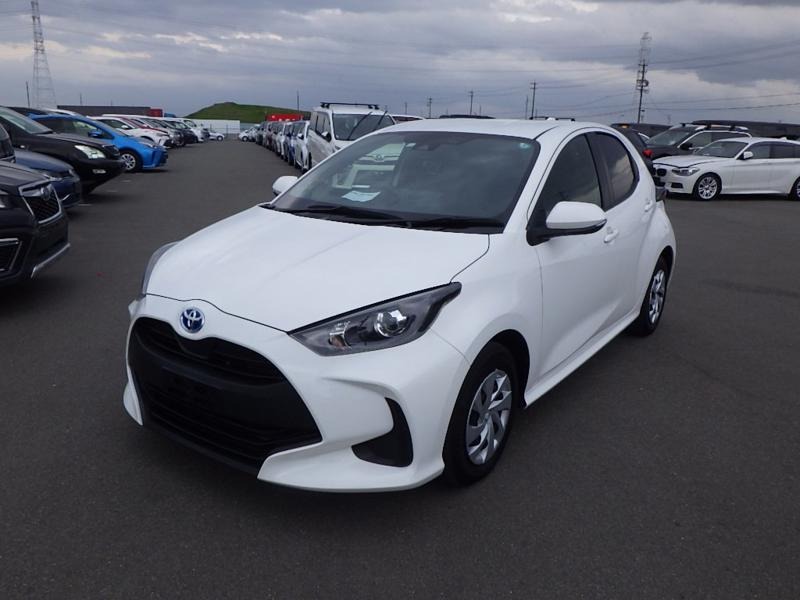 2022 Toyota Yaris Hybrid X in white &ndash; photo 1