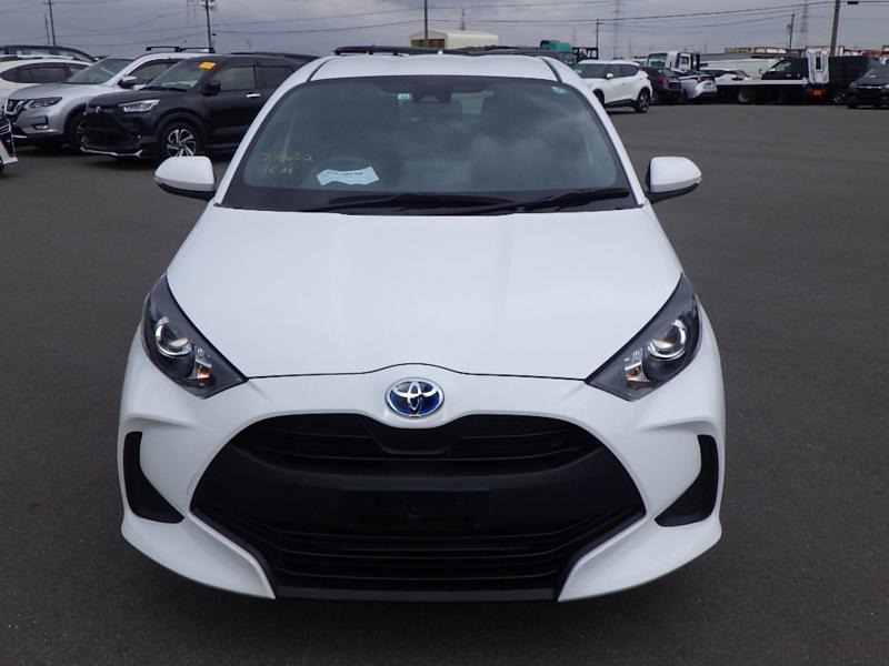2022 Toyota Yaris Hybrid X in white &ndash; photo 2