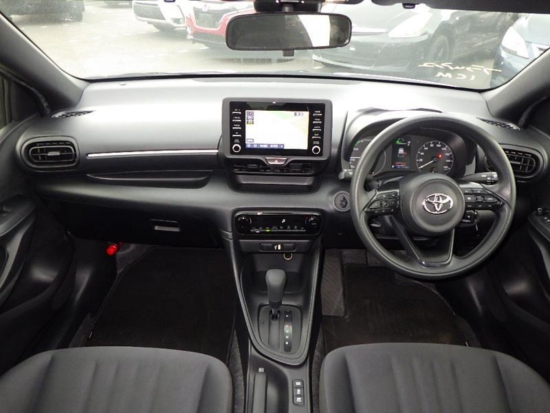 2022 Toyota Yaris Hybrid X in white &ndash; photo 11