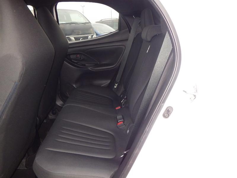 2022 Toyota Yaris Hybrid X in white &ndash; photo 14
