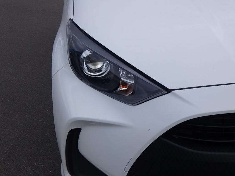 2022 Toyota Yaris Hybrid X in white &ndash; photo 19