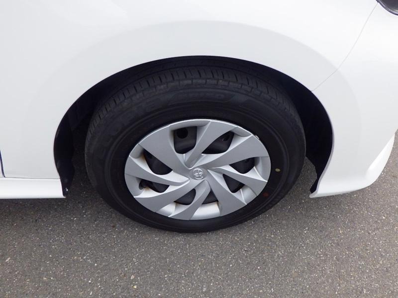 2022 Toyota Yaris Hybrid X in white &ndash; photo 21