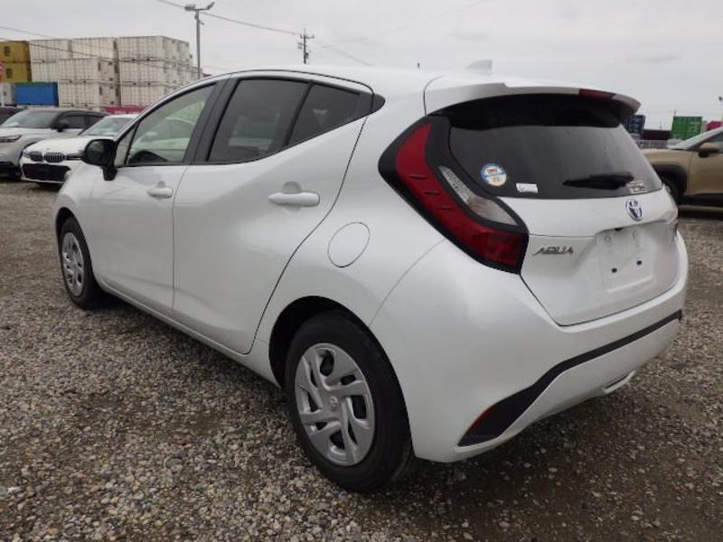 2023 Toyota Aqua Hybrid X in pearl &ndash; photo 6