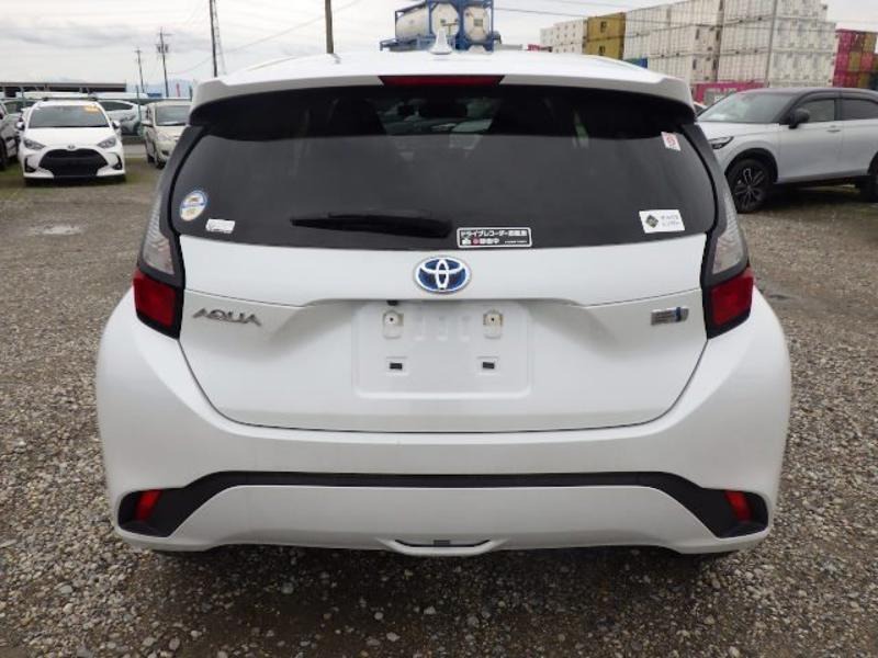 2023 Toyota Aqua Hybrid X in pearl &ndash; photo 7