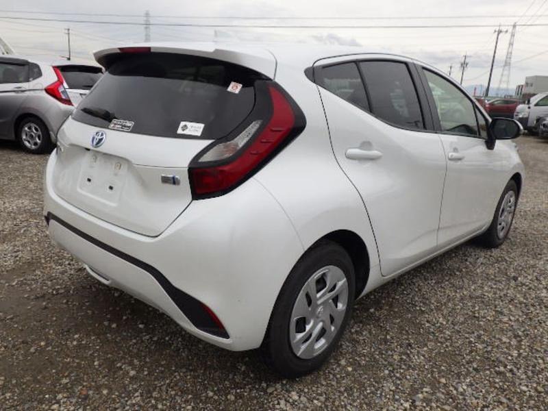 2023 Toyota Aqua Hybrid G Package in pearl &ndash; photo 5