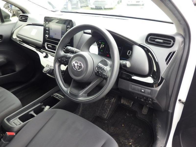 2023 Toyota Aqua Hybrid G Package in pearl &ndash; photo 8