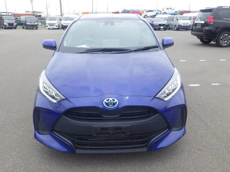 2023 Toyota Yaris Hybrid G Package in navy blue &ndash; photo 3