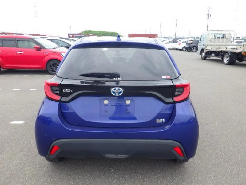 2023 Toyota Yaris Hybrid G Package in navy blue &ndash; photo 7