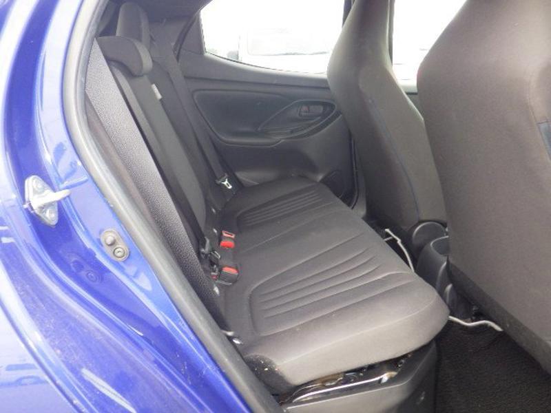 2023 Toyota Yaris Hybrid G Package in navy blue &ndash; photo 13