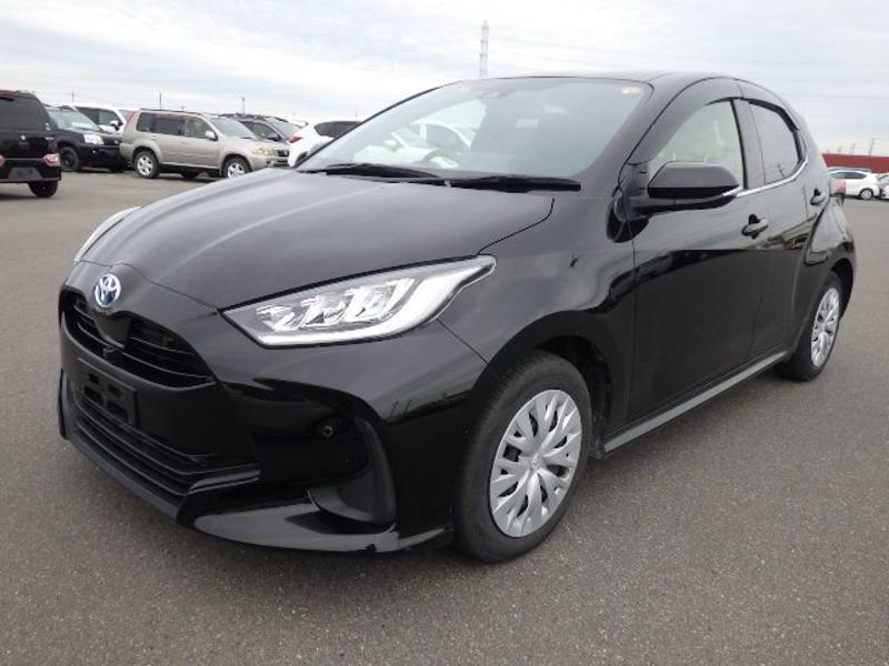 2023 Toyota Yaris Hybrid Z in black &ndash; photo 1
