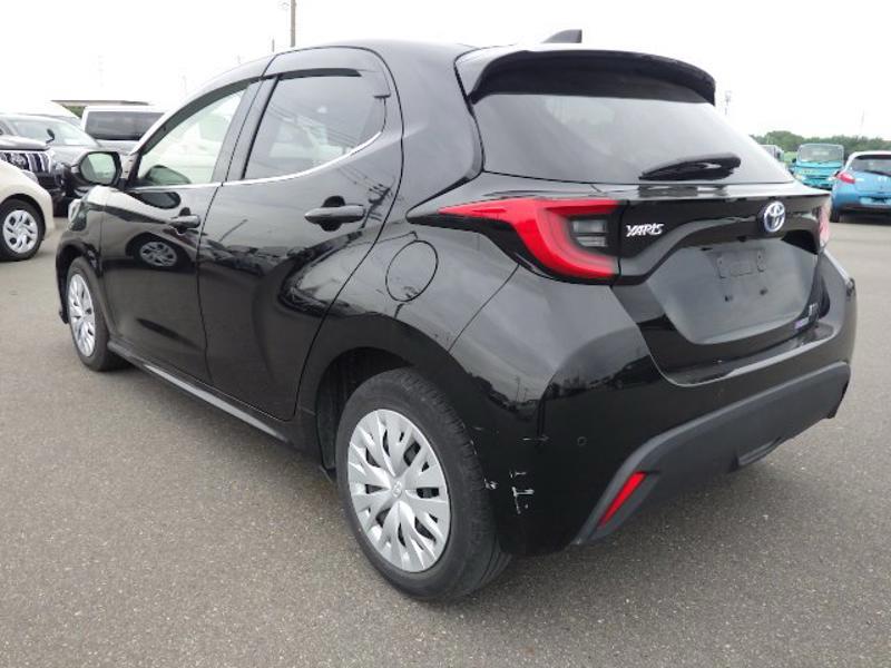 2023 Toyota Yaris Hybrid Z in black &ndash; photo 6