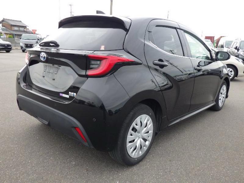 2023 Toyota Yaris Hybrid Z in black &ndash; photo 7