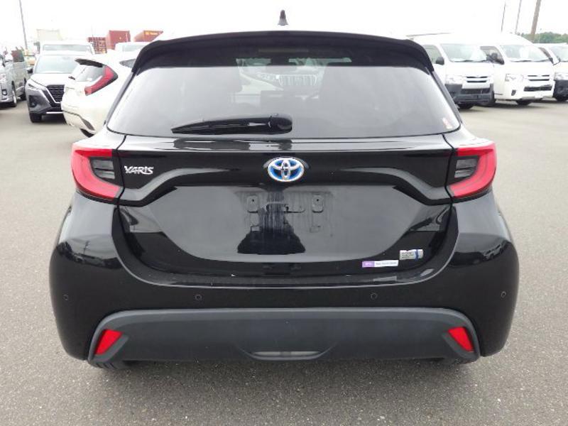 2023 Toyota Yaris Hybrid Z in black &ndash; photo 8