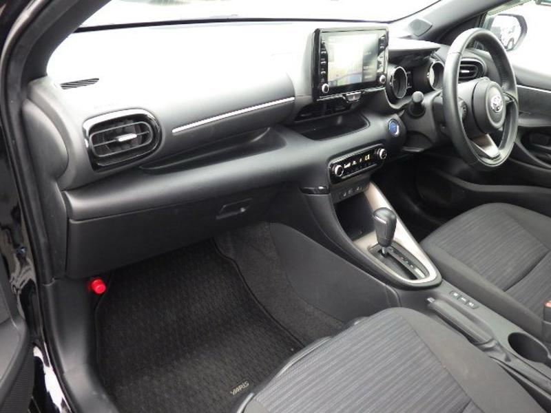 2023 Toyota Yaris Hybrid Z in black &ndash; photo 14