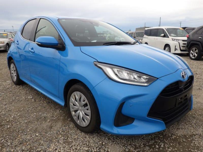 2022 Toyota Yaris Hybrid Z in sky blue &ndash; photo 2