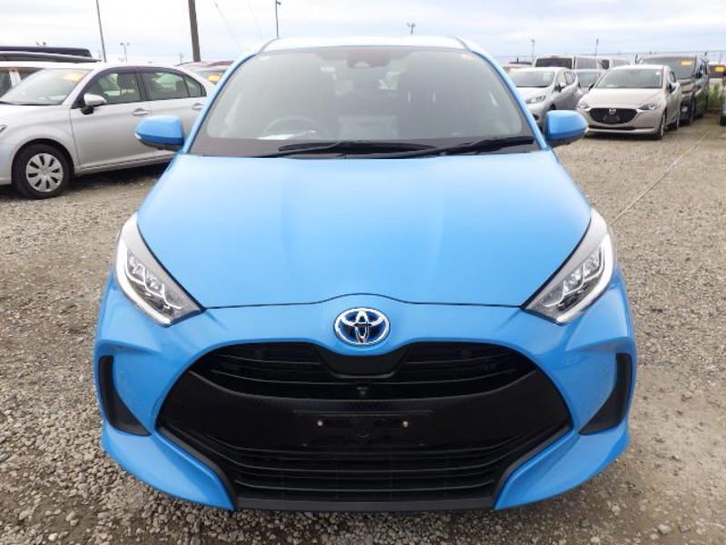 2022 Toyota Yaris Hybrid Z in sky blue &ndash; photo 3