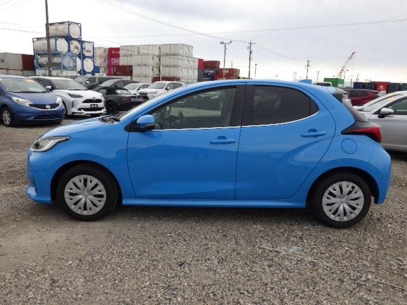 2022 Toyota Yaris Hybrid Z in sky blue &ndash; photo 4