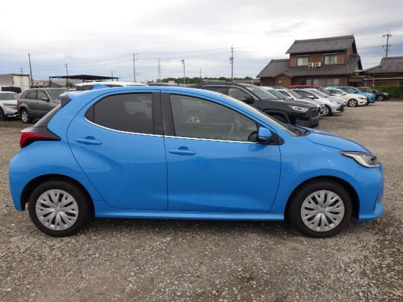 2022 Toyota Yaris Hybrid Z in sky blue &ndash; photo 5
