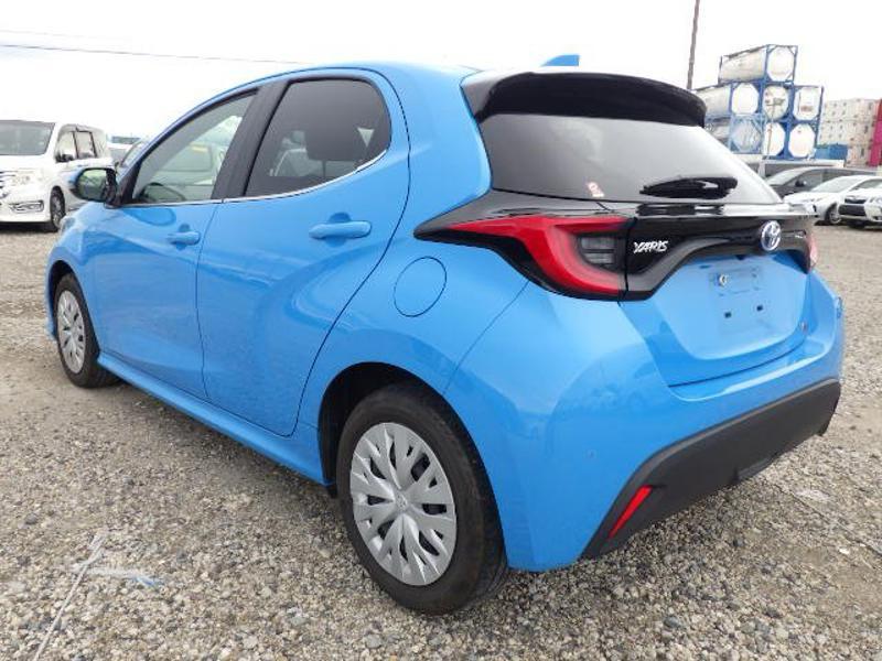 2022 Toyota Yaris Hybrid Z in sky blue &ndash; photo 6
