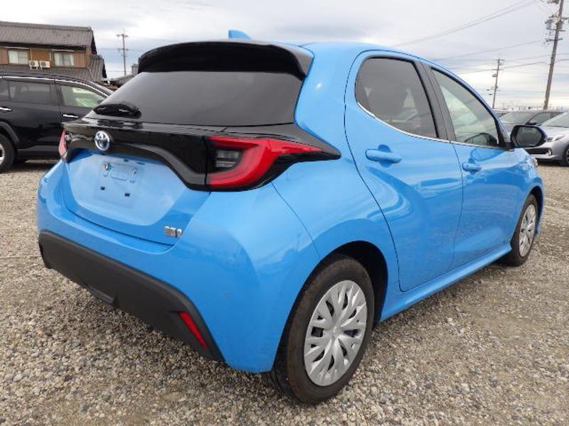 2022 Toyota Yaris Hybrid Z in sky blue &ndash; photo 7