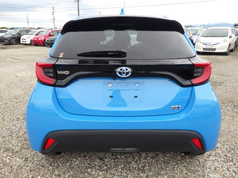 2022 Toyota Yaris Hybrid Z in sky blue &ndash; photo 8